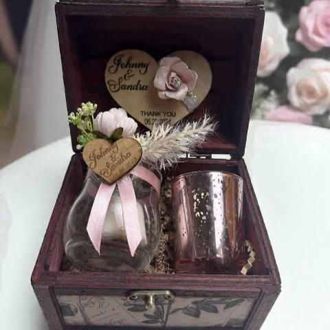 Personalized Wedding Keepsake Box: Vintage Floral Vase, Candle & Engraved Tag