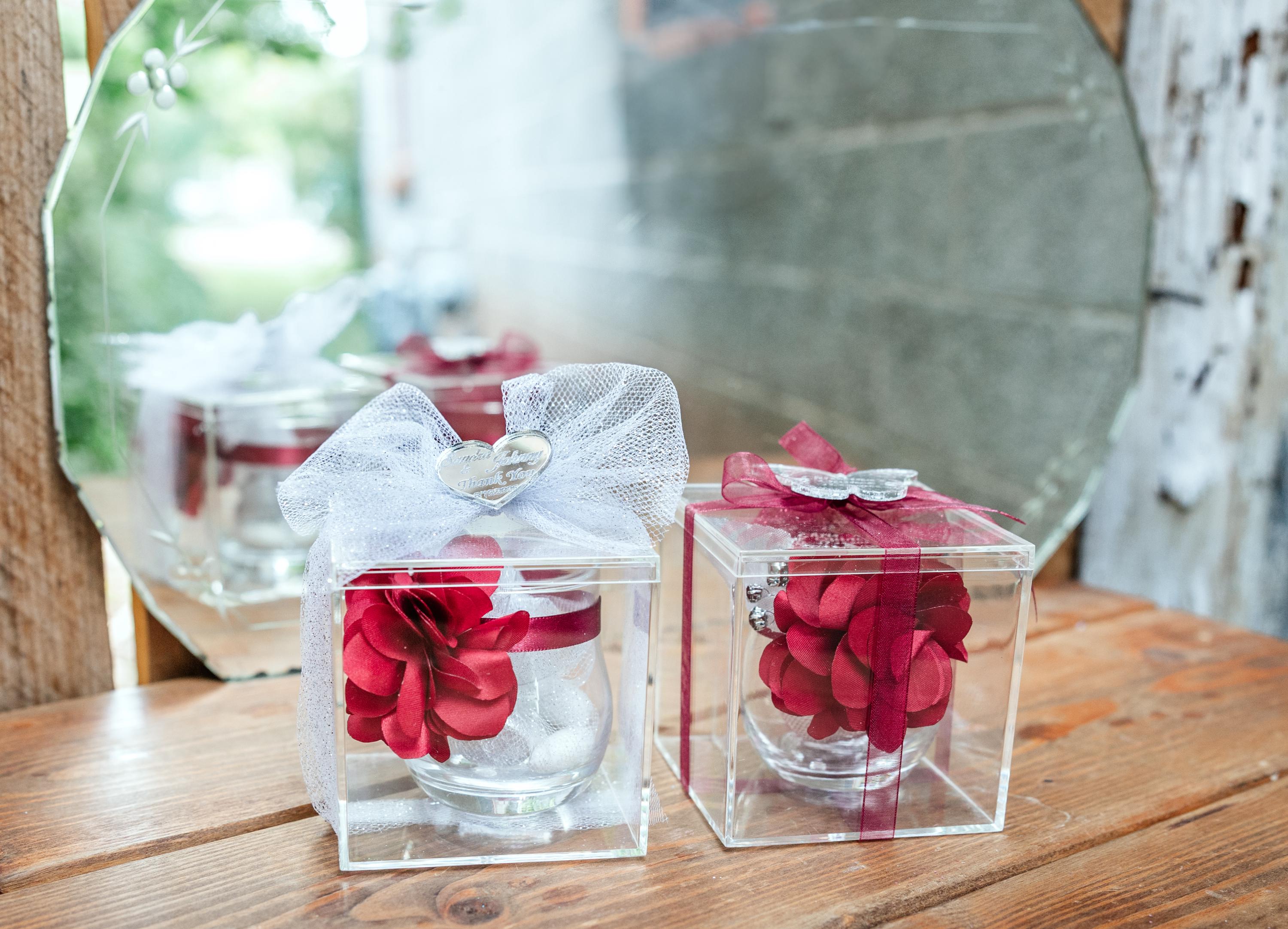 Red Flower Favor Jars – Elegant Glass Favor with Burgundy Tulle & Silk Flower – Wedding, Shower, Party Gift – Customizable Event Favor