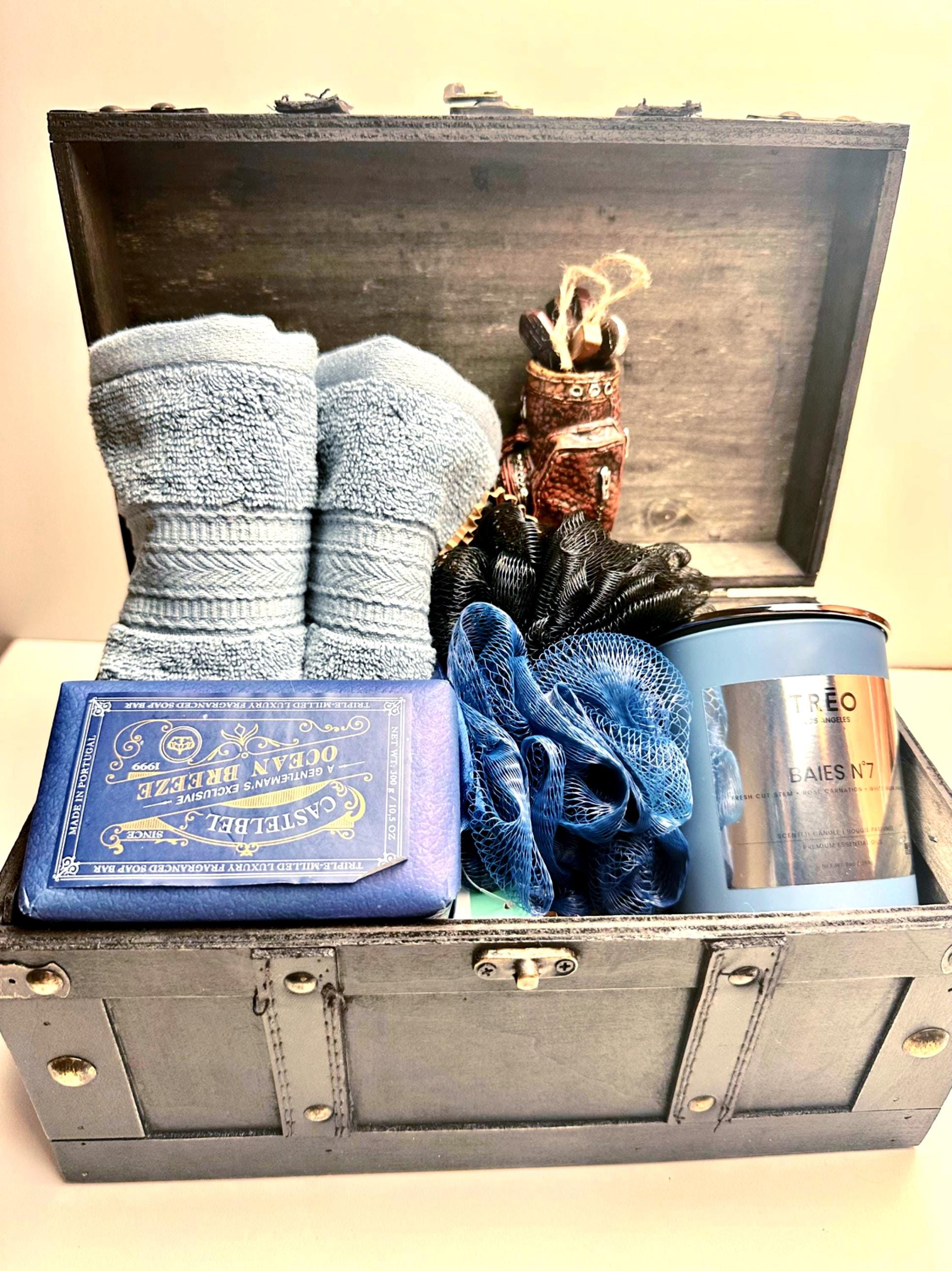 Luxury Men’s Spa Gift Box – Blue Towel Set, Loofahs, Scented Candle & Soap in Keepsake Chest – Relaxation Gift for Him