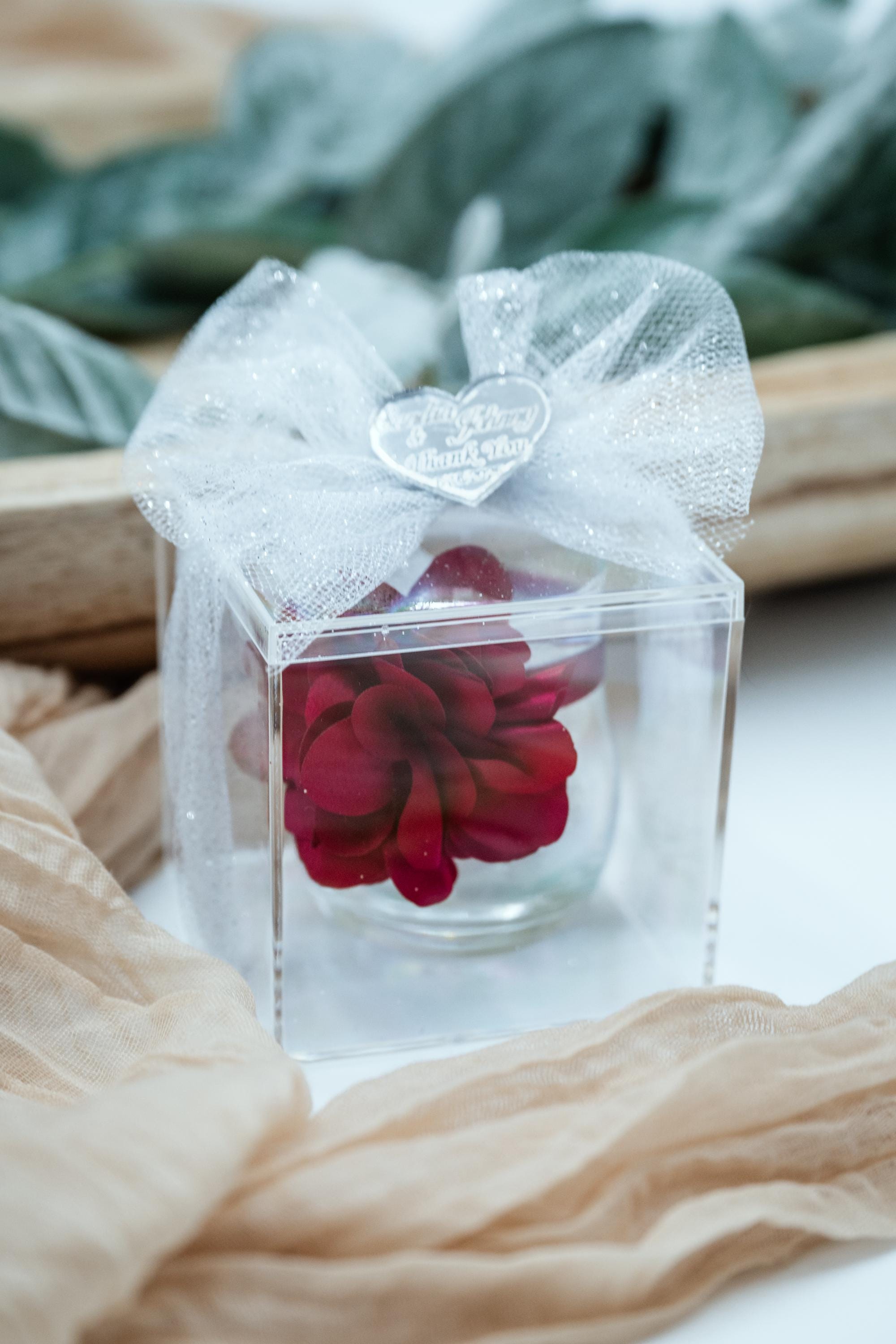 Red Flower Favor Jars – Elegant Glass Favor with Burgundy Tulle & Silk Flower – Wedding, Shower, Party Gift – Customizable Event Favor