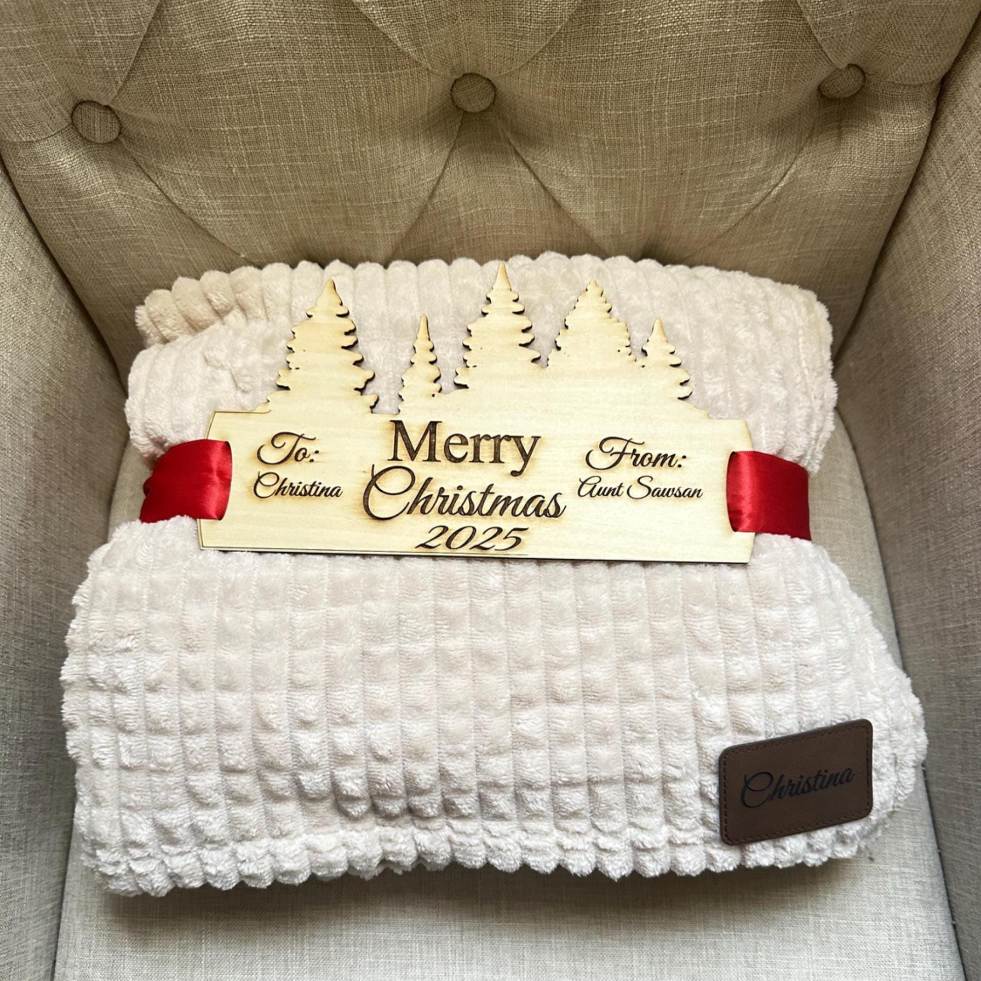 Personalized Christmas Blanket Gift with Name Tag – Custom Holiday Gift from Aunt, Cozy Throw with Red Ribbon & Engraved Wooden Tag