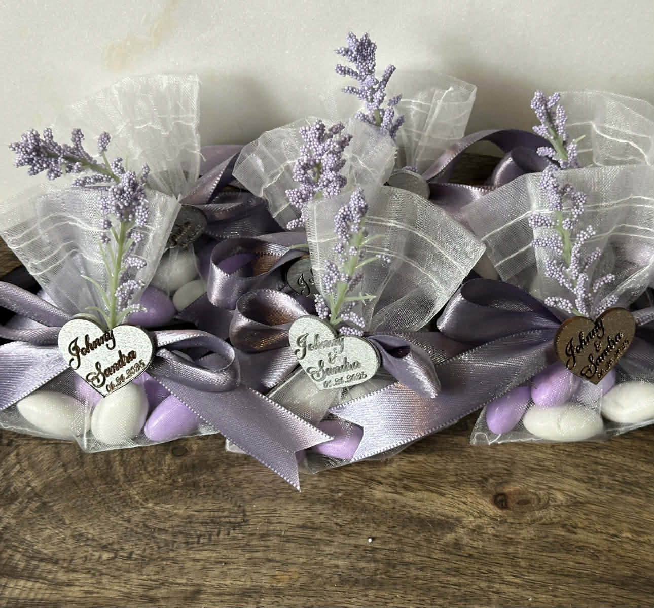 Lilac Candy Sachets wedding favors, Purple party favors, Lavender and white candy favors for guests, Elegant lilac favors with satin ribbon