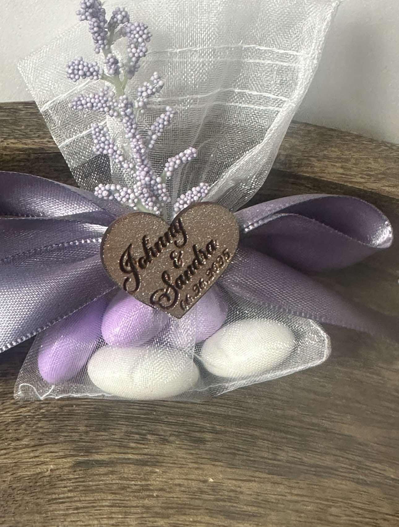 Lilac Candy Sachets wedding favors, Purple party favors, Lavender and white candy favors for guests, Elegant lilac favors with satin ribbon