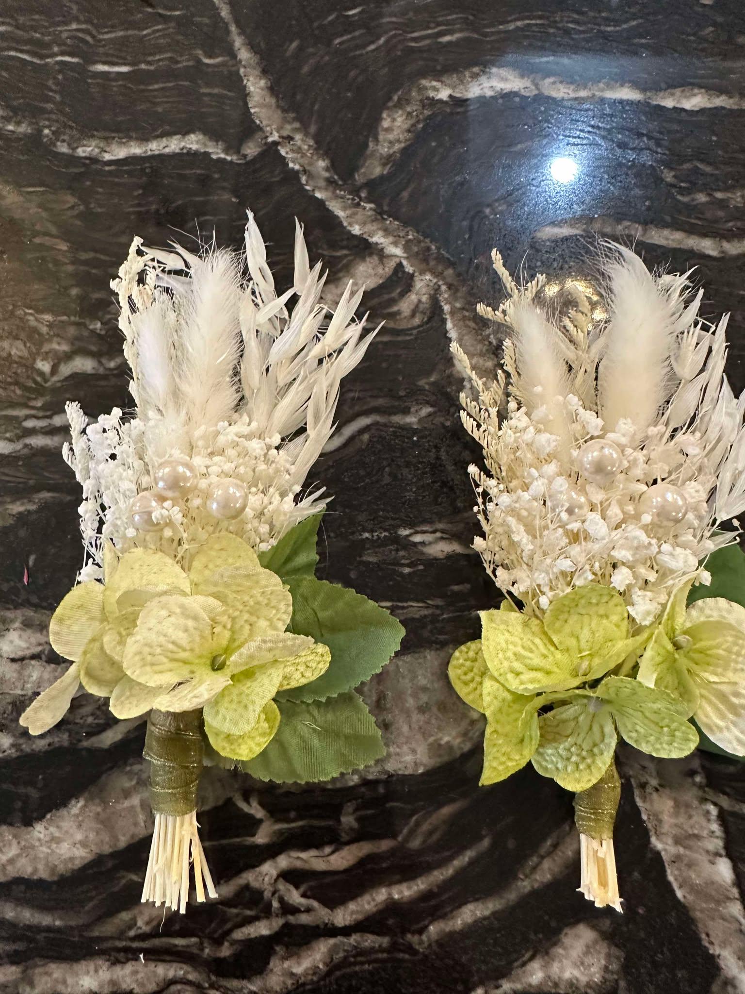 Green and Earth tone Groom Boutonniere, Sage and White Pampas pin for Men. Outdoor and Boho Groomsmen Buttonhole, Sage Corsage, rustic, silk