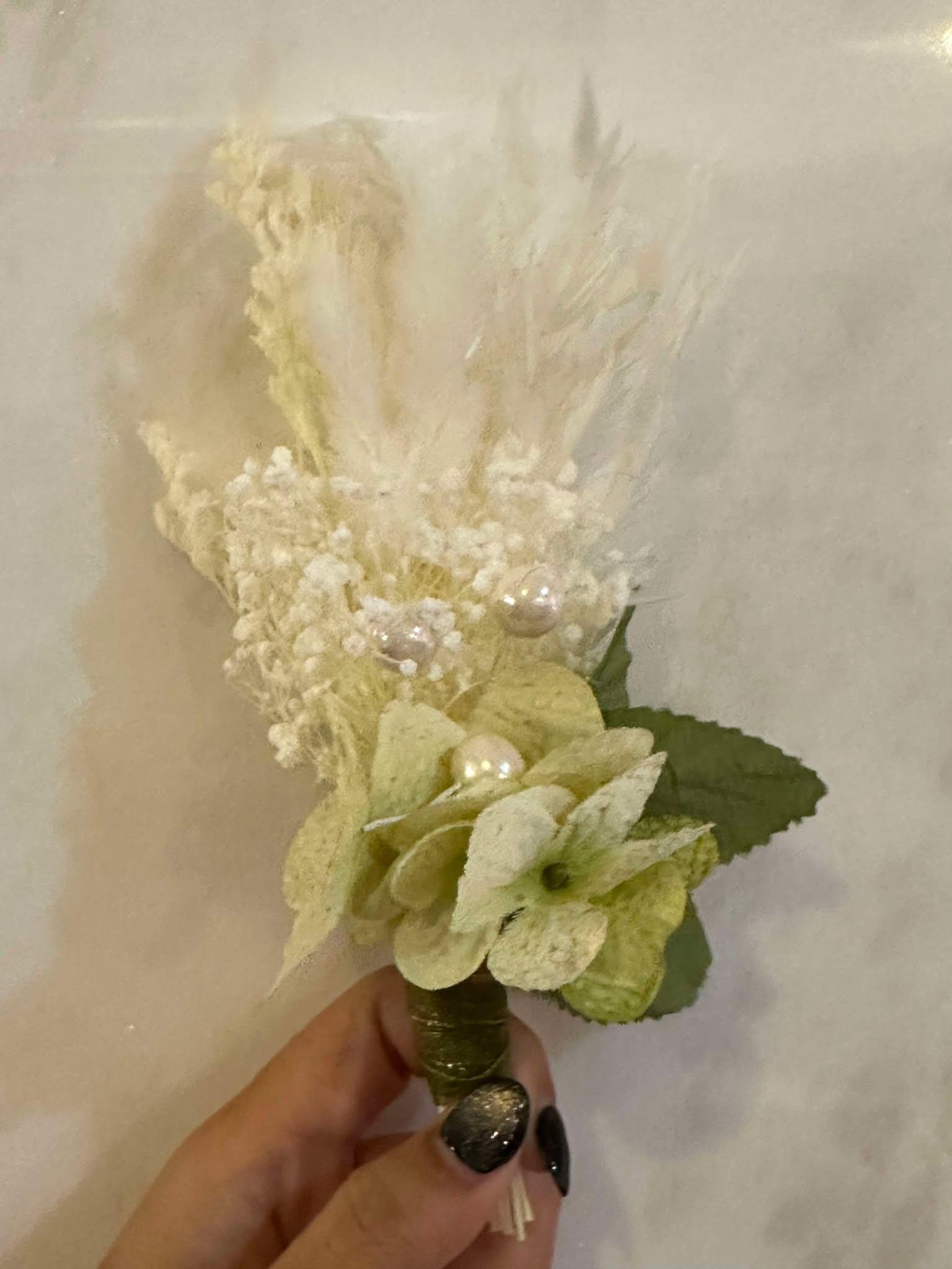 Green and Earth tone Groom Boutonniere, Sage and White Pampas pin for Men. Outdoor and Boho Groomsmen Buttonhole, Sage Corsage, rustic, silk