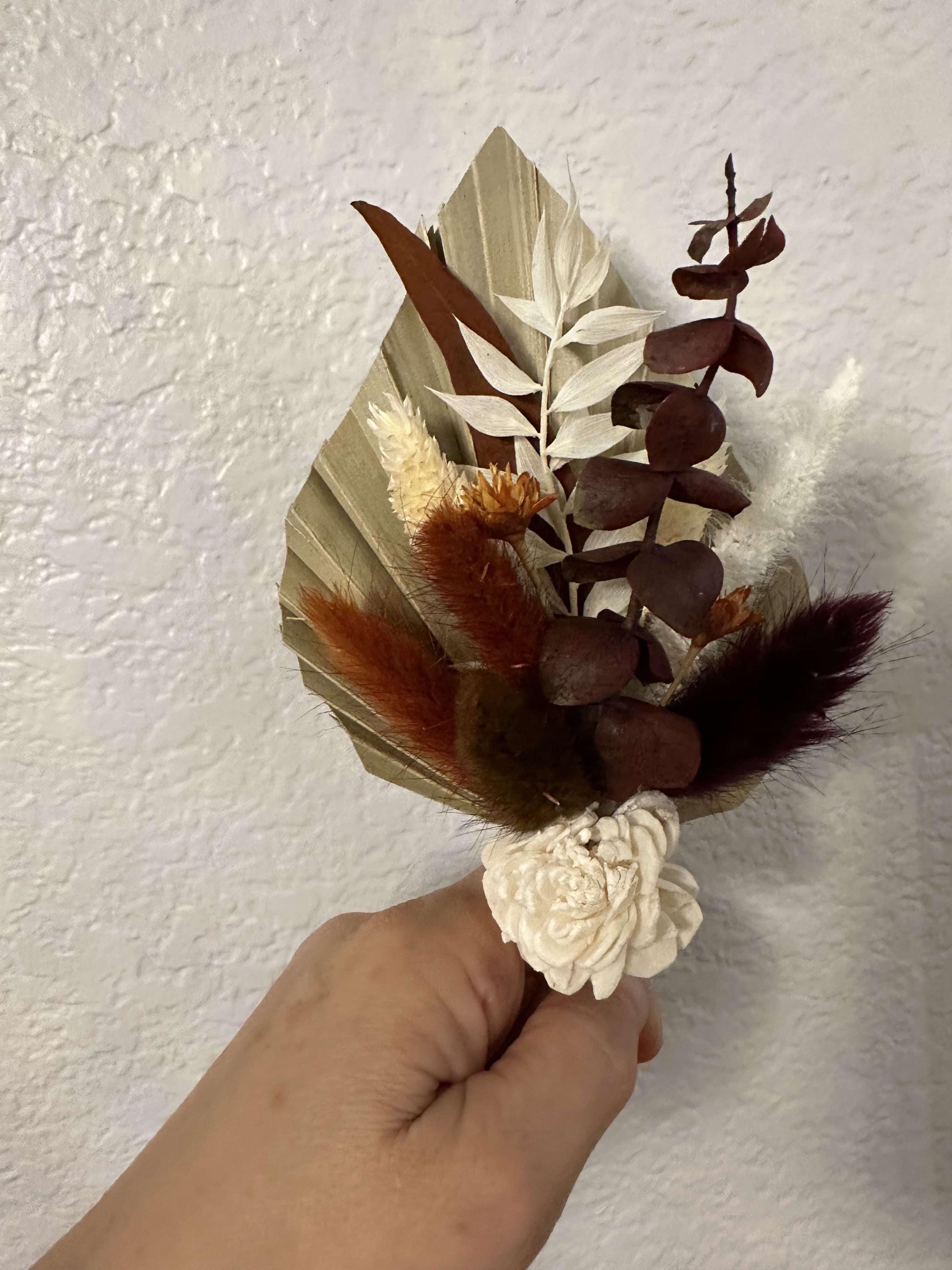 Groom Boutonniere Pampas with Dried Palm Leaves - Rustic Pin for men with dried flowers and bunny tails.  Fall Colors Groomsmen Buttonhole
