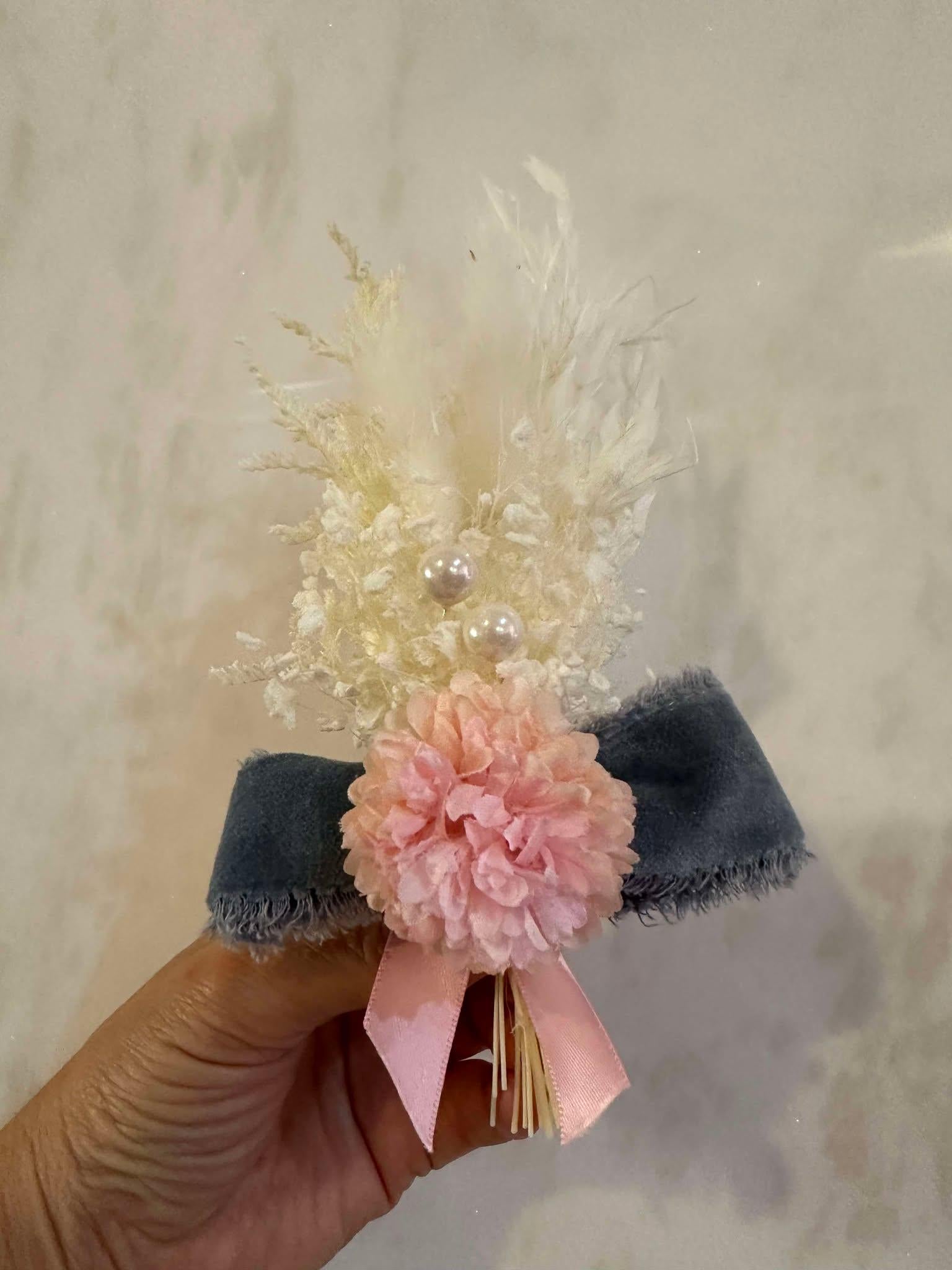 Elegant Groom Boutonniere with Dried and Silk Flowers - Pink, White and Denim Color pin for Men. Pampas and Velvet Groomsmen Pin with pearl